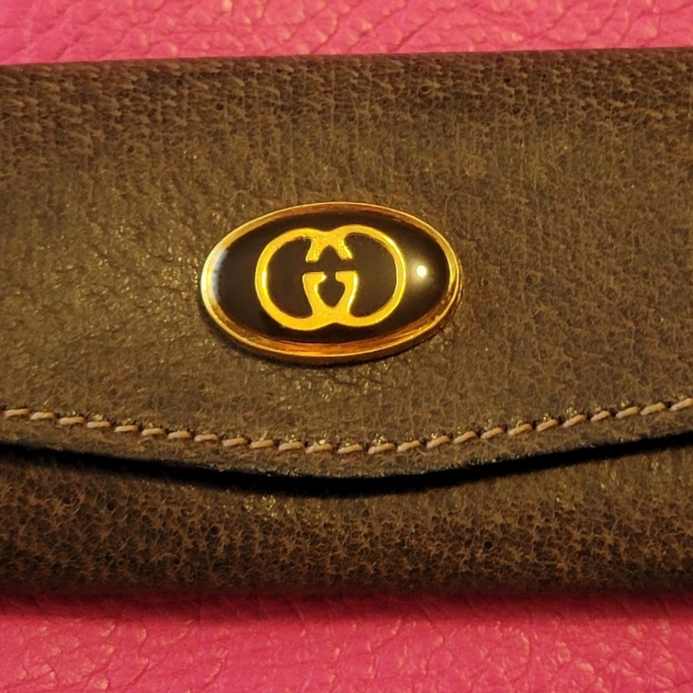 Vintage Gucci Brown Leather 3 Hook Key Case- 1 call out on inside snap.